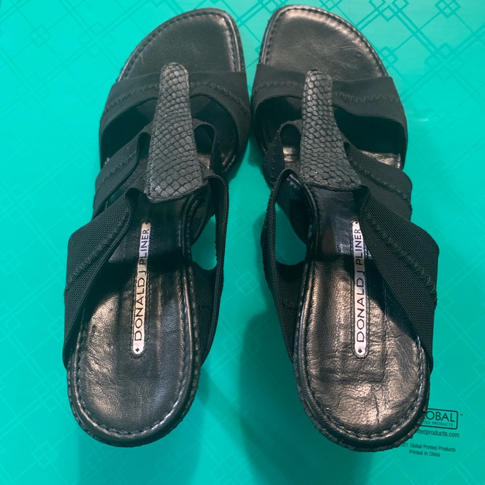 Woman Sandal with Leather insole ,synthetic upper with 2.3’’ Heel Size 7 M -NWOT